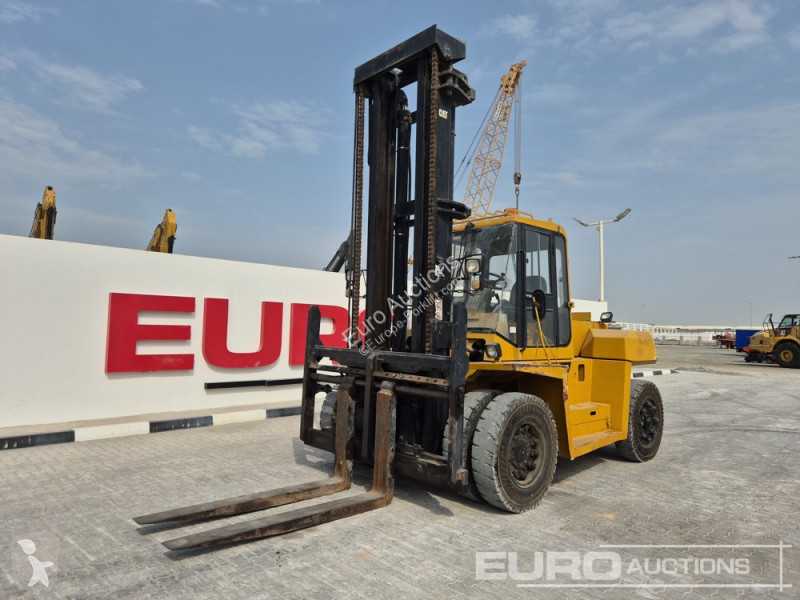 Teleskopický manipulátor Caterpillar DP150
