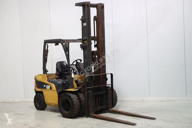 Caterpillar DP30N Gabelstapler