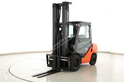 Toyota02-8FDJF35