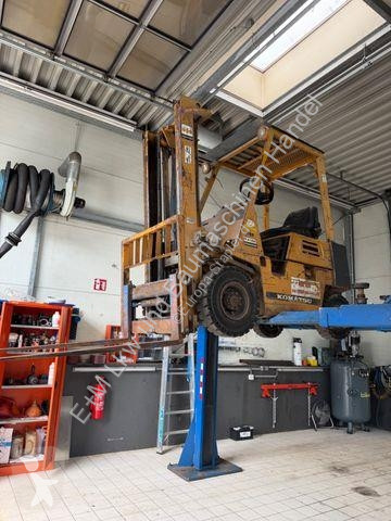 Teleskopický manipulátor Komatsu FGL 5 H