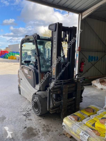 Still electric forklift