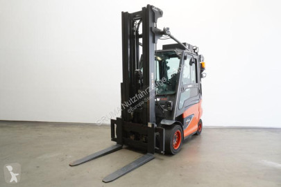 Linde electric forklift