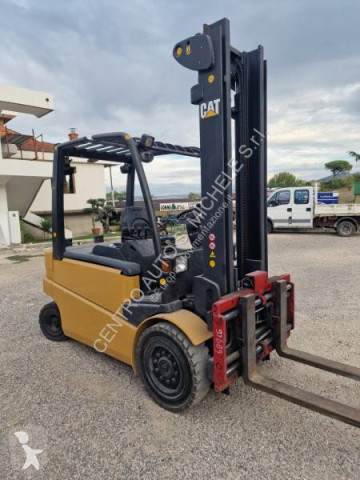 Chariot élévateur électrique Caterpillar