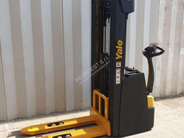 Empilhador elevador Yale