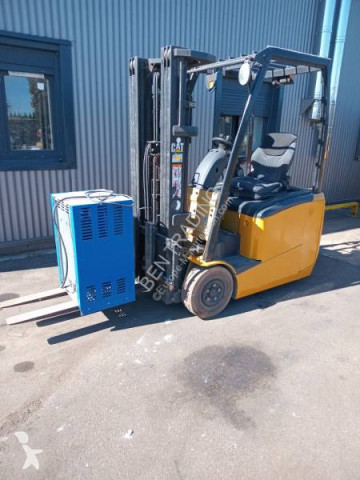 Caterpillar electric forklift