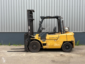 Teleskopický manipulátor Caterpillar