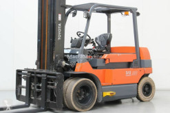 Empilhador elevador Toyota 7FBMF50 usado
