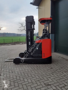 Carrello elevatore retrattile BT RRE 250 reachtruck elektrische tripple mast en sidesift