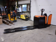Transpaleta BT lpe 240 meerij paletwagen elektrische lepellengte 240 cm de conductor a pie usada