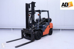 Toyota gas forklift 02-08FGJF30