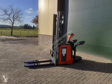 Apilador de conductor a pie Linde l14ap stapelaar elektrische met 3 delige mast