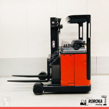 Stacker com conductor asentado Linde R14