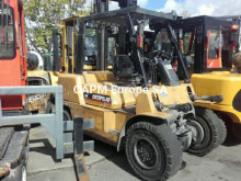 Caterpillar DP40KL wózek diesel używany