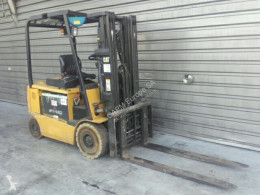 Caterpillar EP25K-PAC elektrický vozík použitý