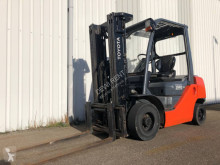 Toyota 02-8 FD F 25 wózek diesel używany