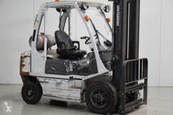 Carretilla elevadora Unicarriers U1D2A25LQ carretilla con gasolina usada