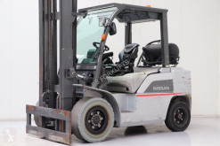 Empilhador elevador Nissan J1F4A45LY usado