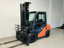 Empilhador elevador Toyota 02-8FDF30 empilhador diesel usado