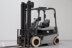 Empilhador elevador Nissan Q02L25CU usado