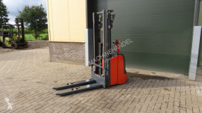 Linde Hochhubwagen mit Deichsel stapelaar elektrische met 3 delige mast l14