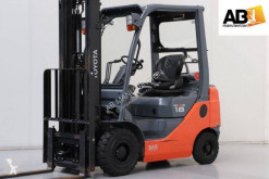 Toyota gas forklift 02-8-FGF-30