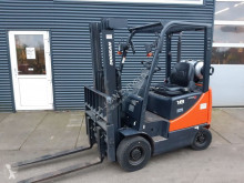 Carretilla elevadora Doosan G18S-5 LPG 2F330 FORK POS / SIDE-SHIFT G18S-5 usada