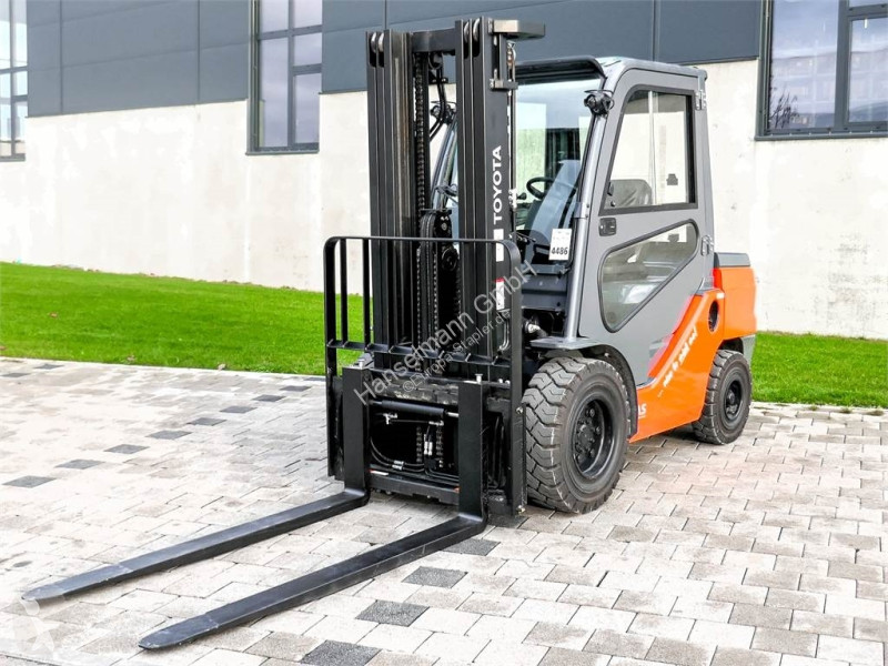 رافعة شوكية Toyota 52-8FDJF35