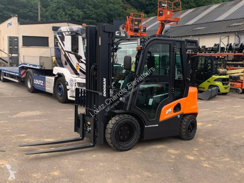 Автопогрузчик Doosan D25NXS