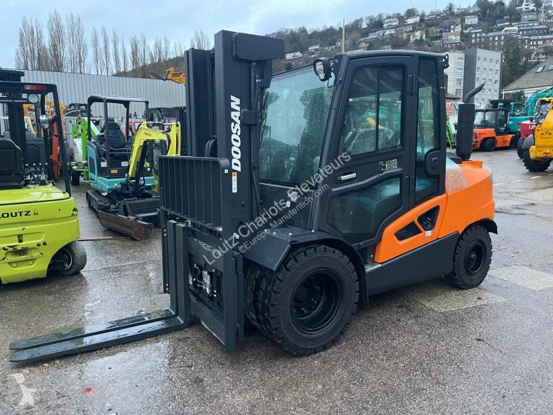 Teleskopický manipulátor Doosan S-9