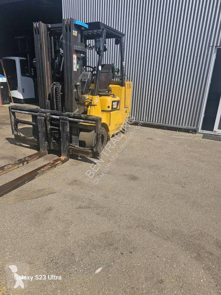 Teleskopický manipulátor Caterpillar GP55N