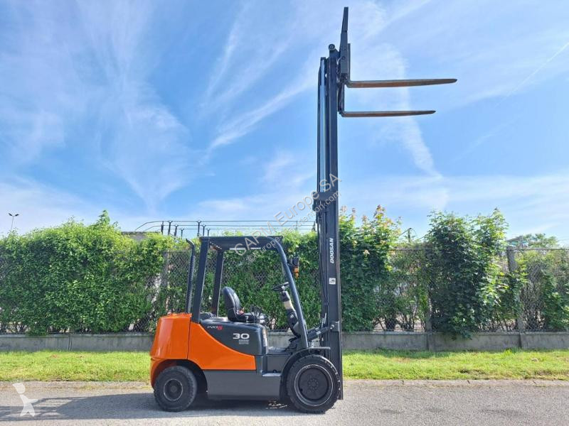 رافعة شوكية Doosan  D30S 5