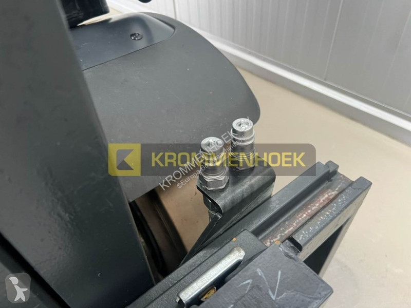 Teleskopický manipulátor Linde X 30