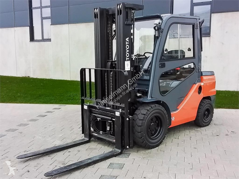 Кар Toyota 52-8FDJF35