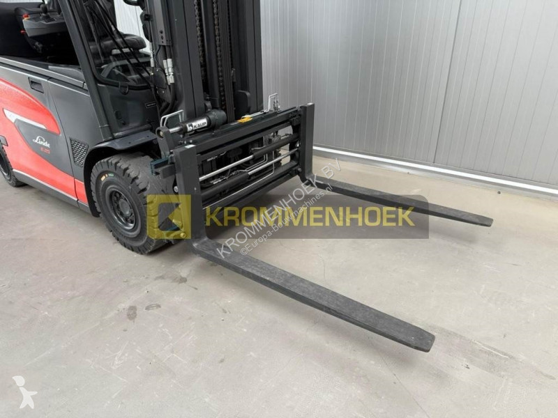 Heftruck Linde E 25 Triplex 7410 mm