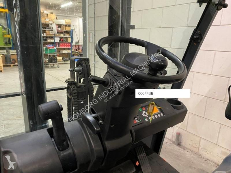 Teleskopický manipulátor Toyota 2 ton Traigo 20...