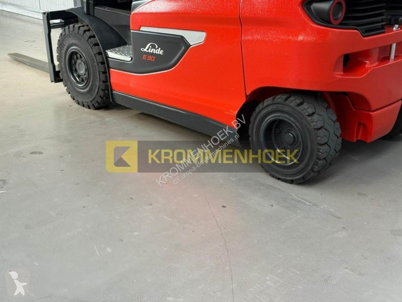 Teleskopický manipulátor Linde E 30 Demo
