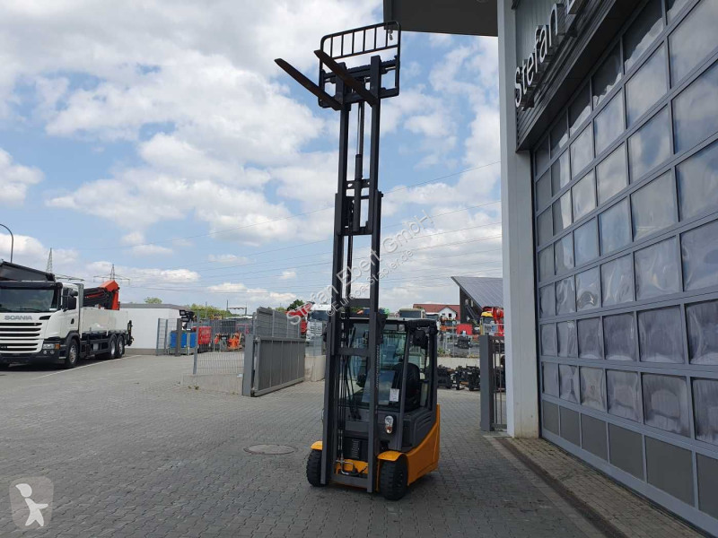 رافعة شوكية Jungheinrich EFG 215 / Triplex:...