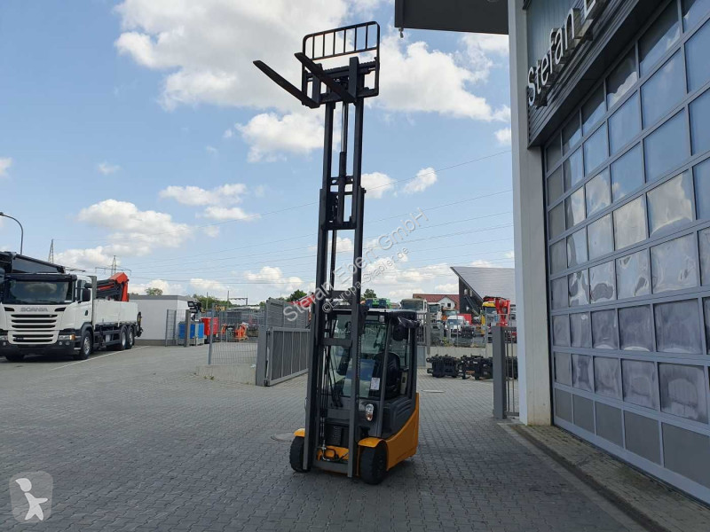 رافعة شوكية Jungheinrich EFG 215 / Triplex:...