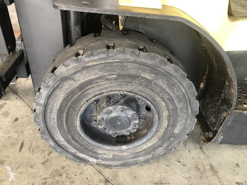 رافعة شوكية Hyster