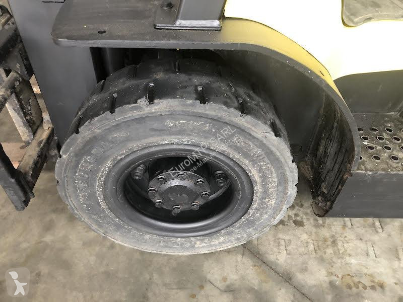 رافعة شوكية Hyster