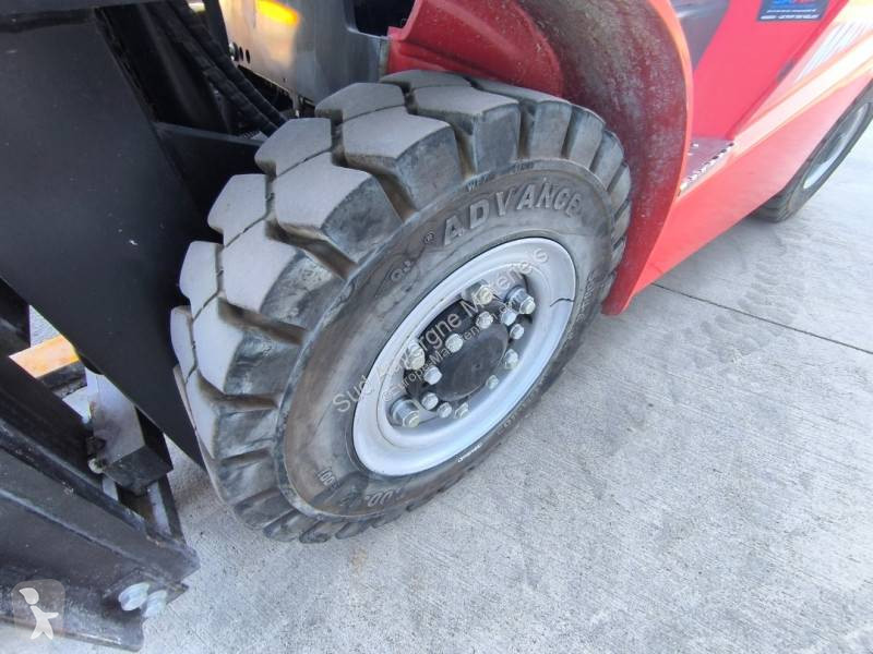 رافعة شوكية Manitou