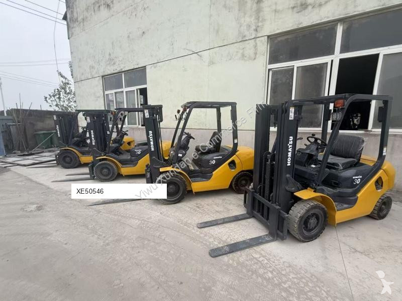 Teleskopický manipulátor Komatsu FD30