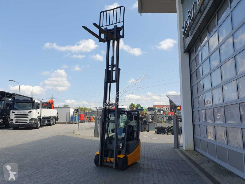 Lyfttruck Jungheinrich EFG 215 / Triplex:...