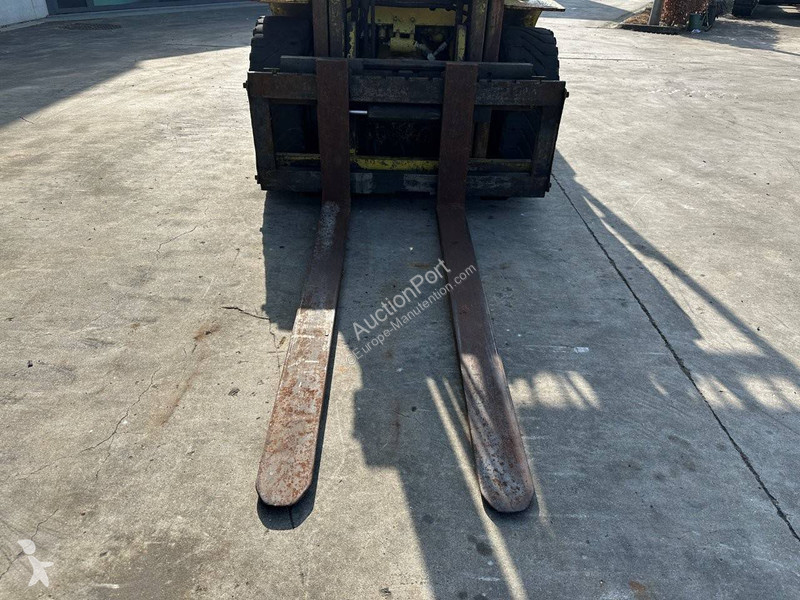 Кар Mitsubishi FG40