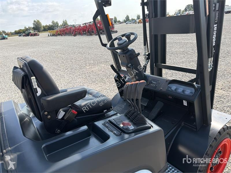 Навантажувач вилковий Bobcat D30NXP 3000 kg...