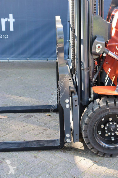 Chariot élévateur  CPD16