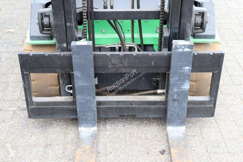 Empilhador elevador Cesab B420