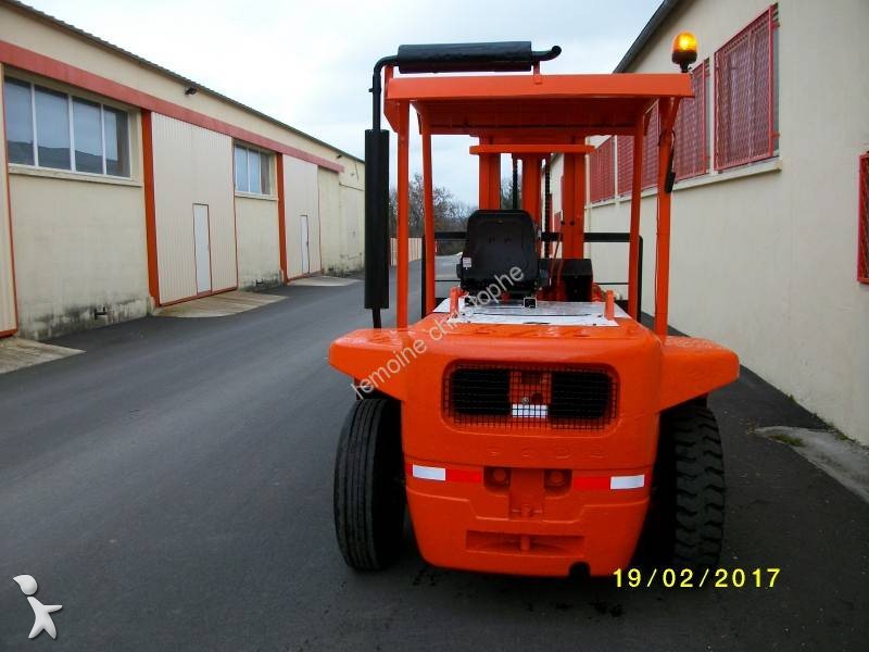 Teleskopický manipulátor Mitsubishi fd 60