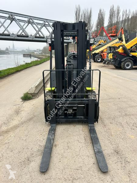 Chariot élévateur Clark  GTS33D