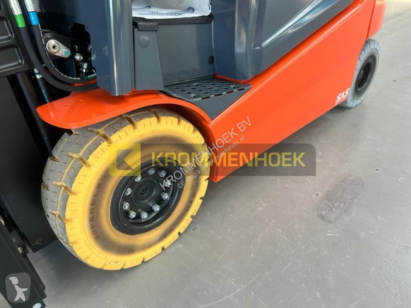 Teleskopický manipulátor Toyota 9 FBM 25 T